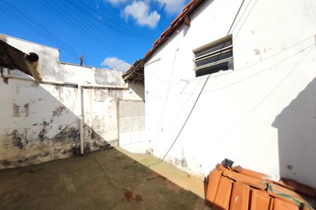 Casa à venda com 150m², 2 quartos e 2 vagas Casa à venda com 150m², 2 quartos e 2 vagasQuintal - Fundos