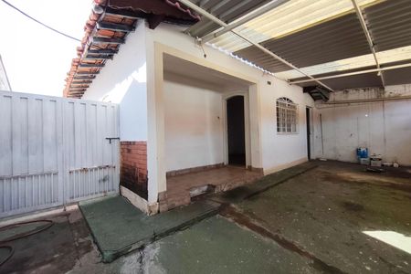 Casa à venda com 150m², 2 quartos e 2 vagas Casa à venda com 150m², 2 quartos e 2 vagasQuintal - Garagem