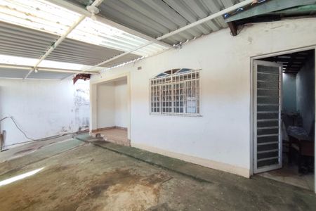 Casa à venda com 150m², 2 quartos e 2 vagas Casa à venda com 150m², 2 quartos e 2 vagasQuintal - Garagem