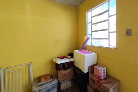 Casa à venda com 150m², 2 quartos e 2 vagas Casa à venda com 150m², 2 quartos e 2 vagasEdícula - Sala