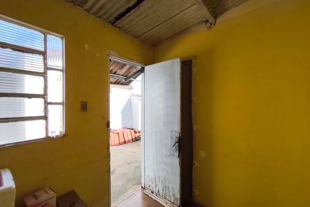 Casa à venda com 150m², 2 quartos e 2 vagas Casa à venda com 150m², 2 quartos e 2 vagasEdícula - Sala