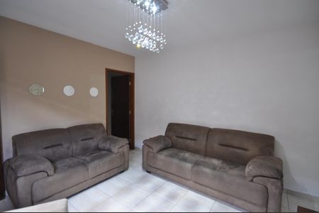 Casa à venda com 150m², 3 quartos e 4 vagasSala