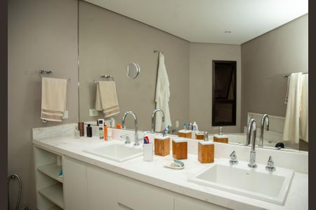 Apartamento à venda com 220m², 3 quartos e 3 vagasBanheiro da Suíte