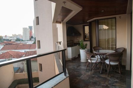 Apartamento à venda com 220m², 3 quartos e 3 vagasVaranda