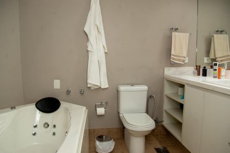 Apartamento à venda com 220m², 3 quartos e 3 vagasBanheiro da Suíte