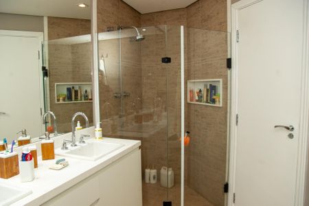 Apartamento à venda com 220m², 3 quartos e 3 vagasBanheiro da Suíte