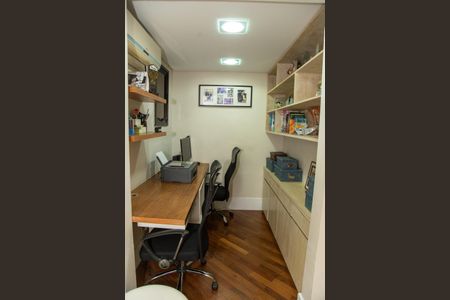 Apartamento à venda com 220m², 3 quartos e 3 vagasEscritório