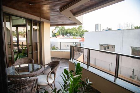 Apartamento à venda com 220m², 3 quartos e 3 vagasVaranda
