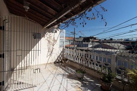 Casa à venda com 150m², 3 quartos e 2 vagas Casa à venda com 150m², 3 quartos e 2 vagasVaranda