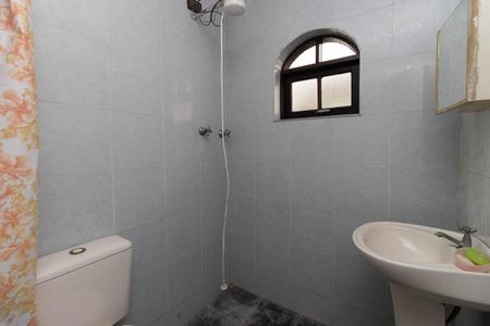 Casa à venda com 150m², 3 quartos e 2 vagas Casa à venda com 150m², 3 quartos e 2 vagasBanheiro de serviço