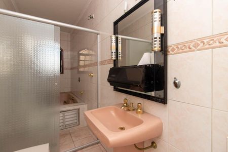 Casa à venda com 150m², 3 quartos e 2 vagas Casa à venda com 150m², 3 quartos e 2 vagasBanheiro da Suíte