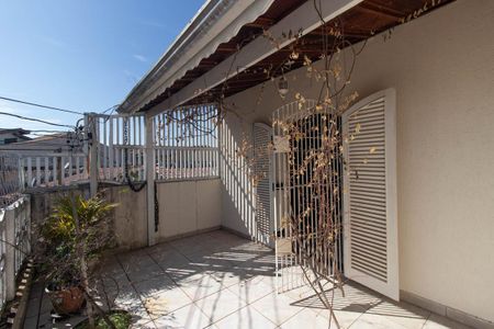 Casa à venda com 150m², 3 quartos e 2 vagas Casa à venda com 150m², 3 quartos e 2 vagasVaranda