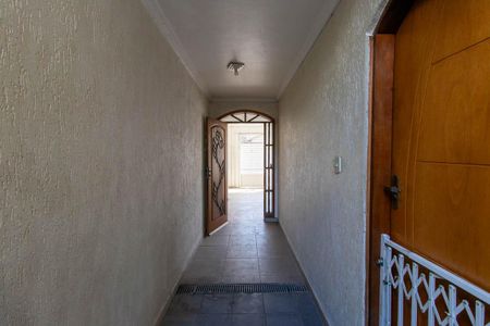 Casa à venda com 150m², 3 quartos e 2 vagas Casa à venda com 150m², 3 quartos e 2 vagasCorredor externo