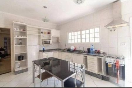 Casa à venda com 300m², 6 quartos e 3 vagas
