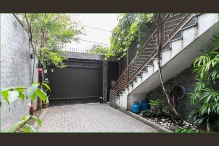 Casa à venda com 160m², 3 quartos e 6 vagas