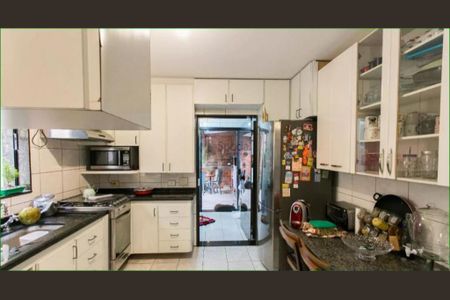 Casa à venda com 160m², 3 quartos e 6 vagas