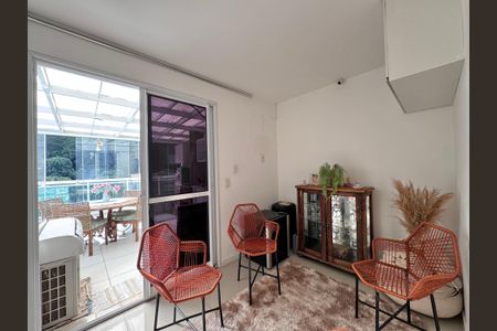 Apartamento à venda com 126m², 3 quartos e 2 vagas Apartamento à venda com 126m², 3 quartos e 2 vagasSala - Segundo Andar