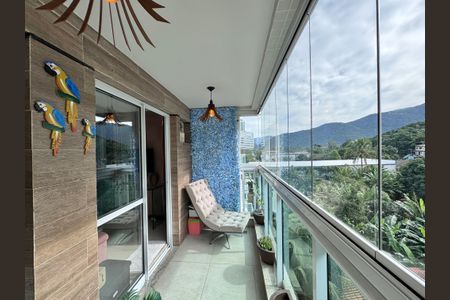Apartamento à venda com 126m², 3 quartos e 2 vagas Apartamento à venda com 126m², 3 quartos e 2 vagasVaranda
