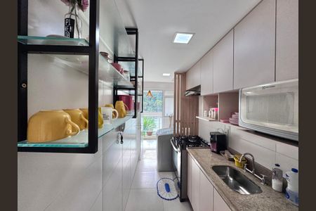 Apartamento à venda com 126m², 3 quartos e 2 vagas Apartamento à venda com 126m², 3 quartos e 2 vagasCozinha e Área de Serviço