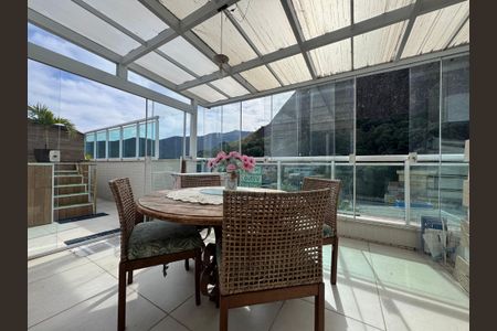 Apartamento à venda com 126m², 3 quartos e 2 vagas Apartamento à venda com 126m², 3 quartos e 2 vagasTerraço