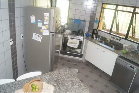 Casa de condomínio à venda com 240m², 3 quartos e 4 vagas