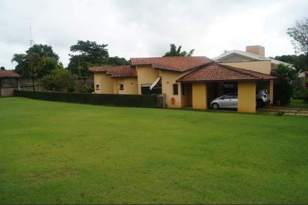 Casa de condomínio à venda com 240m², 3 quartos e 4 vagas