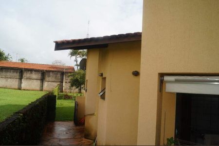Casa de condomínio à venda com 240m², 3 quartos e 4 vagas