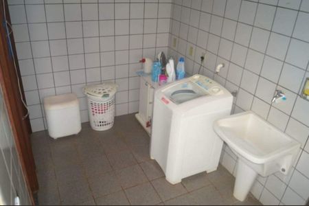 Casa de condomínio à venda com 240m², 3 quartos e 4 vagas