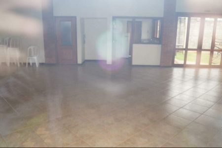 Casa de condomínio à venda com 240m², 3 quartos e 4 vagas