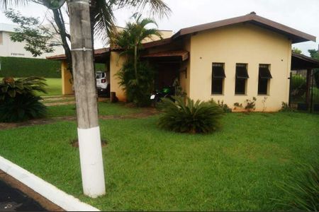 Casa de condomínio à venda com 240m², 3 quartos e 4 vagas