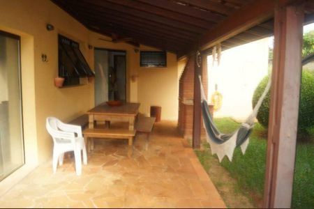 Casa de condomínio à venda com 240m², 3 quartos e 4 vagas