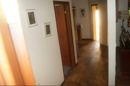 Casa de condomínio à venda com 240m², 3 quartos e 4 vagas