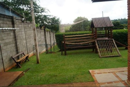 Casa de condomínio à venda com 240m², 3 quartos e 4 vagas