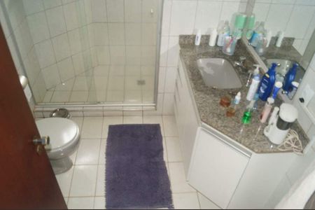Casa de condomínio à venda com 240m², 3 quartos e 4 vagas