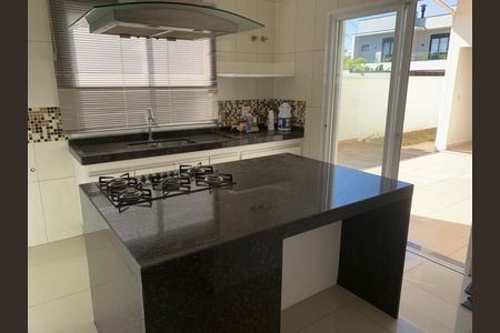 Casa de condomínio à venda com 179m², 3 quartos e 4 vagas