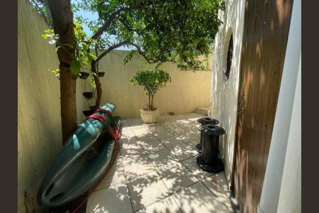 Casa à venda com 252m², 4 quartos e 2 vagas