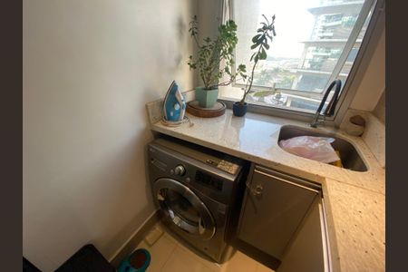 Apartamento à venda com 85m², 2 quartos e 1 vaga Apartamento à venda com 85m², 2 quartos e 1 vagaCozinha e Área de Serviço