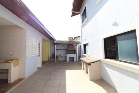 Casa para alugar com 420m², 4 quartos e 2 vagasQuintal