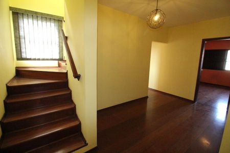 Casa para alugar com 420m², 4 quartos e 2 vagasCorredor