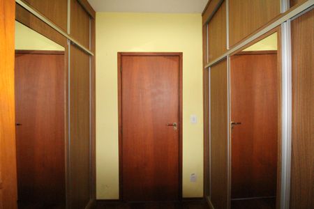 Casa para alugar com 420m², 4 quartos e 2 vagasCloset da Suíte