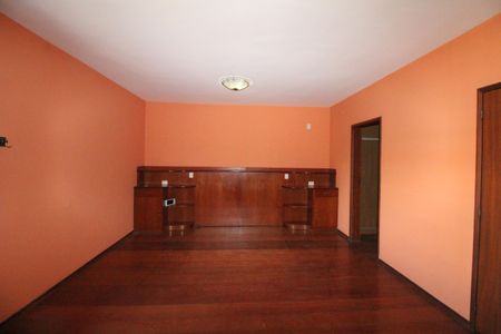 Casa para alugar com 420m², 4 quartos e 2 vagasSuíte