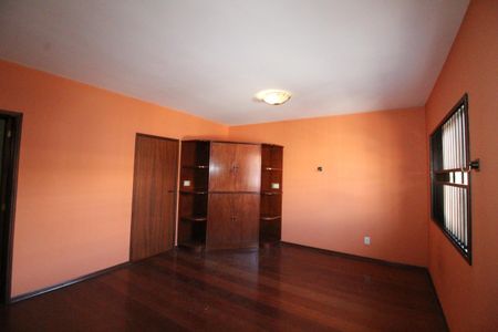 Casa para alugar com 420m², 4 quartos e 2 vagasSuíte