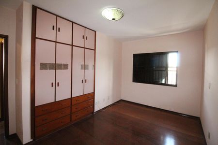 Casa para alugar com 420m², 4 quartos e 2 vagasQuarto 3