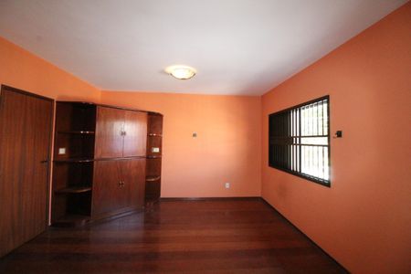 Casa para alugar com 420m², 4 quartos e 2 vagasSuíte