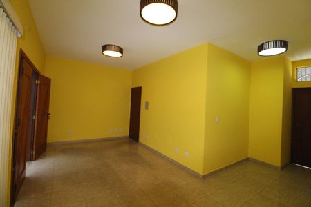 Casa para alugar com 420m², 4 quartos e 2 vagasSala