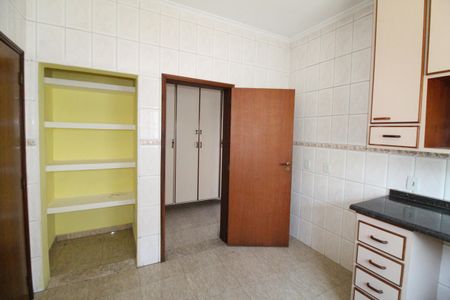 Casa para alugar com 420m², 4 quartos e 2 vagasCozinha