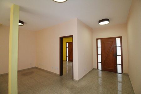 Casa para alugar com 420m², 4 quartos e 2 vagasSala