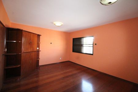 Casa para alugar com 420m², 4 quartos e 2 vagasSuíte