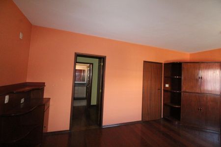 Casa para alugar com 420m², 4 quartos e 2 vagasSuíte
