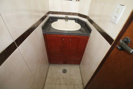 Casa para alugar com 420m², 4 quartos e 2 vagasBanheiro 1